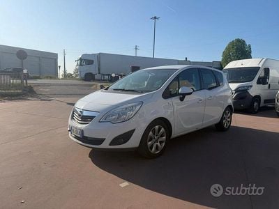 Usata Opel Meriva Cosmo 101 CV (74 kW) 2012 Bianco Monovolume