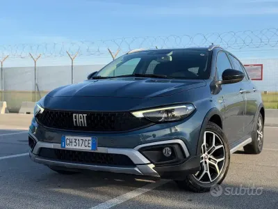 Usata Fiat Tipo Cross 100 CV (73 kW) 2022 Bluazzurro Berlina
