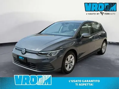Usata VW Golf VIII Life 116 CV (85 kW) 2022 Grigio Berlina