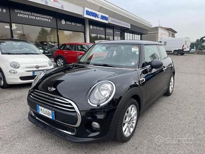 Usata Mini ONE 102 CV (75 kW) 2017 Nero Utilitaria