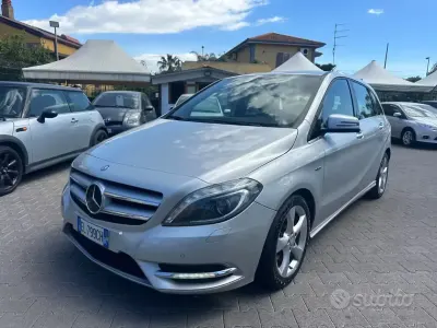 Begagnad Mercedes B200