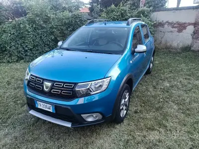 Usata Dacia Sandero Stepway 90 CV (66 kW) 2018 Bluazzurro Utilitaria