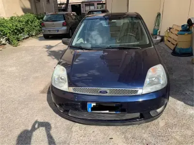 Usata Ford Fiesta Ghia 80 CV (58 kW) 2002 Blu Utilitaria
