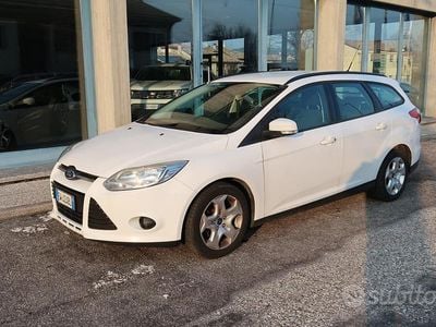Usata Ford Focus 116 CV (85 kW) 2014 Bianco Station wagon