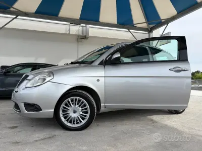 Usado Lancia Ypsilon 60 HP (44 kW) 2009 Cinzento Citadino