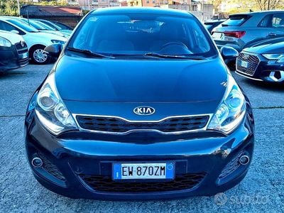 Usata Kia Rio Active 75 CV (55 kW) 2014 Grigio Berlina