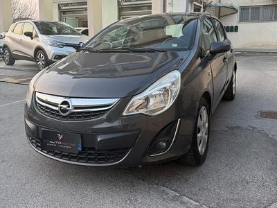 Usata Opel Corsa Edition 85 CV (62 kW) 2013 Grigio Utilitaria