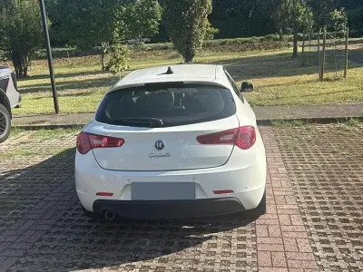 Usata Alfa Romeo Giulietta 105 CV (77 kW) 2016 Bianco Utilitaria