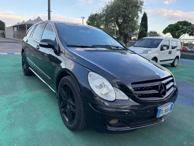 Usata Mercedes R320 224 CV (164 kW) 2007 Nero Monovolume