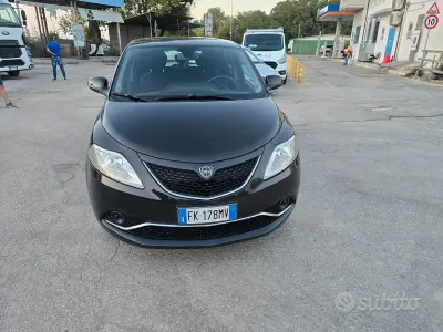 Usata Lancia Ypsilon Gold 69 CV (50 kW) 2017 Nero Utilitaria