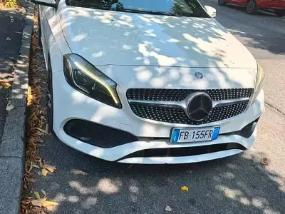 Usata Mercedes A180 109 CV (80 kW) 2015 Bianco Utilitaria