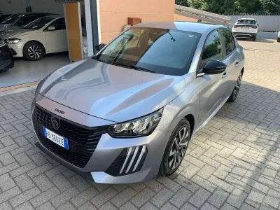 Usata Peugeot 208 Active 101 CV (74 kW) 2024 Grigio Utilitaria