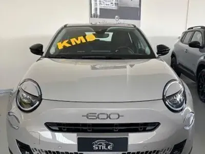 Usata Fiat 600 100 CV (73 kW) 2024 Beige Station wagon
