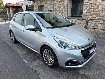 Usata Peugeot 208 Active 75 CV (55 kW) 2018 Grigio Utilitaria