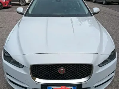 Usata Jaguar XE Prestige 163 CV (119 kW) 2016 Bianco Berlina