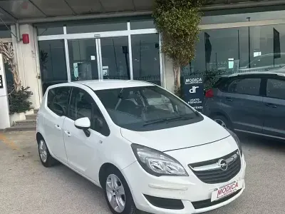 Begagnad Opel Meriva Cosmo 120 HK (88 kW) 2016 Vit Minibuss