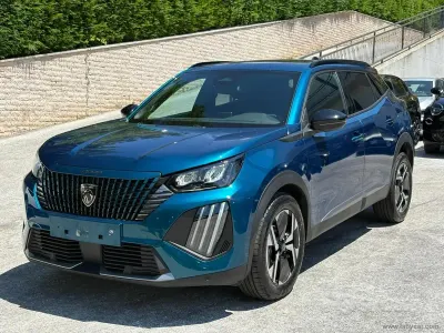 Usata Peugeot 2008 Allure 102 CV (75 kW) 2025 Bluazzurro SUV