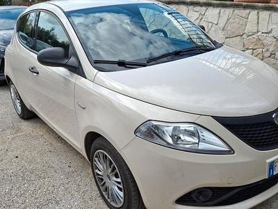 Usata Lancia Ypsilon 69 CV (50 kW) 2018 Bianco Utilitaria