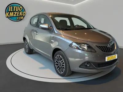 Usata Lancia Ypsilon Silver 70 CV (51 kW) 2023 Rosso Utilitaria