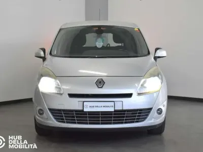 Usata Renault Scénic Dynamique 131 CV (96 kW) 2010 Argento Monovolume