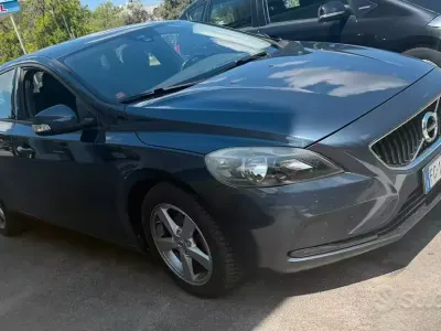 Usata Volvo V40 120 CV (88 kW) 2016 Grigio Berlina