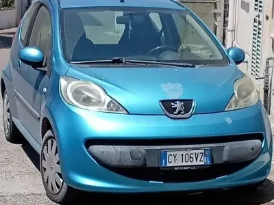 Usata Peugeot 107 68 CV (50 kW) 2006 Utilitaria