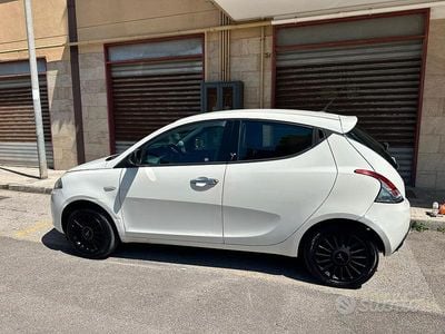 Usata Lancia Ypsilon 69 CV (50 kW) 2013 Bianco Utilitaria