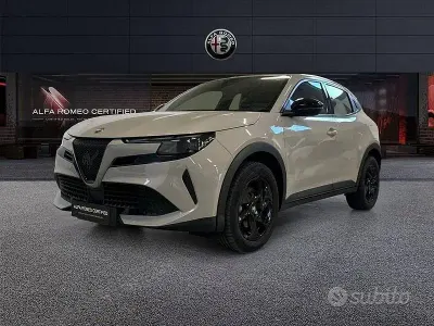 Usata Alfa Romeo Junior 136 CV (100 kW) 2025 Beige SUV
