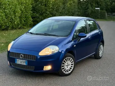 Usata Fiat Grande Punto 77 CV (56 kW) 2009 Bluazzurro Utilitaria