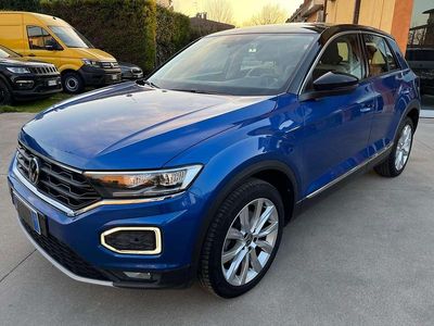 Usata VW T-Roc Sportline 150 CV (110 kW) 2021 Ravenna blue metallizzato SUV