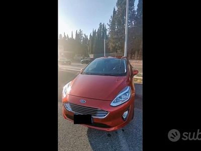 Begagnad Ford Fiesta Titanium 86 HK (63 kW) 2018 Röd Halvkombi