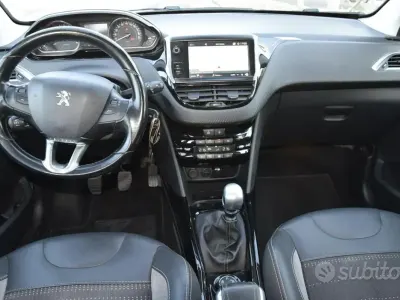 Usata Peugeot 2008 Allure 120 CV (88 kW) 2017 Bianco SUV