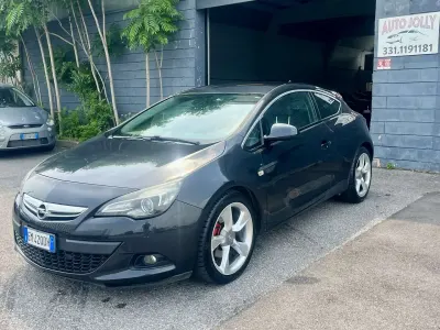 Usata Opel Astra GTC Cosmo 165 CV (121 kW) 2012 Nero Berlina