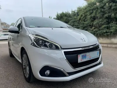 Usata Peugeot 208 Active 75 CV (55 kW) 2015 Bianco Utilitaria
