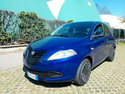 Usata Lancia Ypsilon Silver 69 CV (50 kW) 2014 Blu Utilitaria