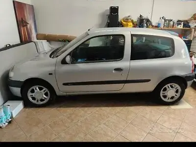 Usata Renault Clio 58 CV (42 kW) 2001 Grigio Utilitaria