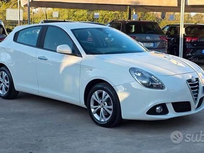 Occasion Alfa Romeo Giulietta Distinctive 120 ch (88 kW) 2014 Blanc Citadine