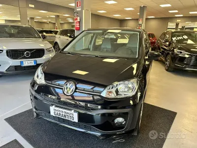 Usata VW up! Move 60 CV (44 kW) 2018 Nero Utilitaria
