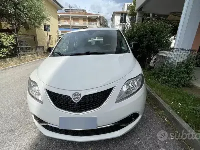 Usata Lancia Ypsilon 69 CV (50 kW) 2016 Bianco Utilitaria