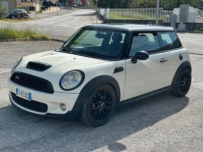 Begagnad Mini John Cooper Works 211 HK (155 kW) 2008 Vit Halvkombi
