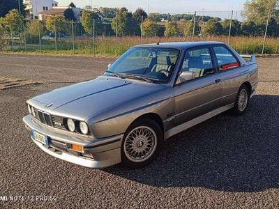 Begagnad BMW M3 200 HK (147 kW) 1989 Grå Sedan