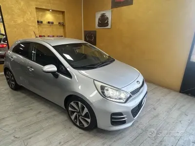 Usata Kia Rio 90 CV (66 kW) 2015 Grigio Berlina