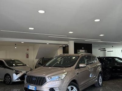 Usado Ford Kuga S 180 CV (132 kW) 2018 Amarillo SUV
