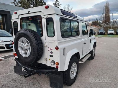 Usata Land Rover Defender 68 CV (50 kW) 2006 Bianco SUV