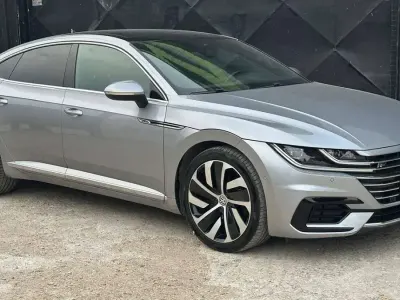 Usata VW Arteon Sportline 239 CV (175 kW) 2017 Argento Utilitaria
