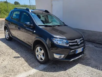 Occasion Dacia Sandero Stepway 90 PK (66 kW) 2016 Zwart Sedan