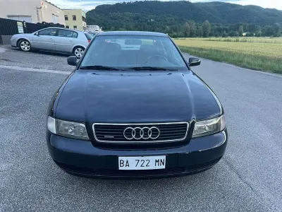 Usata Audi A4 179 CV (131 kW) 1998 Blu/azzurro Berlina