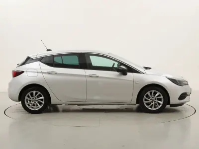 Usata Opel Astra Business Elegance 122 CV (89 kW) 2021 Argentoargento Berlina