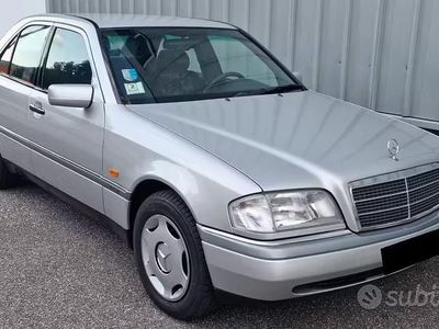 Usata Mercedes C180 Elegance 122 CV (89 kW) 1995 Grigio Berlina