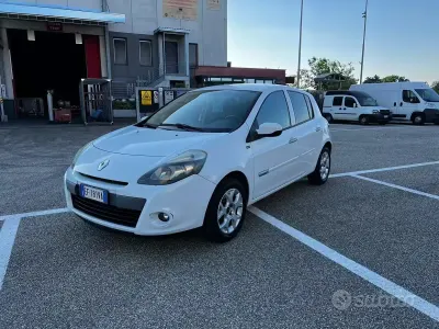 Brugt Renault Clio II 75 HK (55 kW) 2011 Hvid Sedan